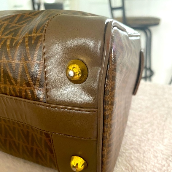 !!SOLD!! MARIO VALENTINO HANDBAG - Picture 13 of 15